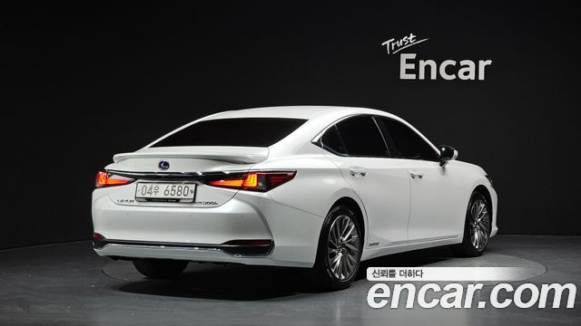 Lexus ES 2019 — photo 2
