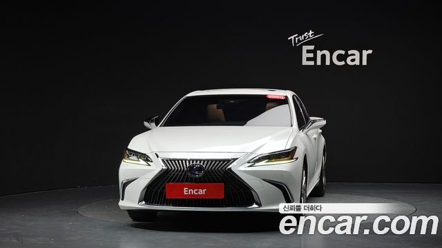 Lexus ES 2019 — photo 3