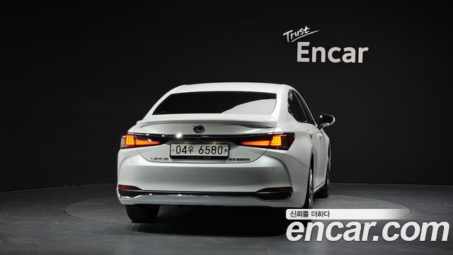 Lexus ES 2019 — photo 4