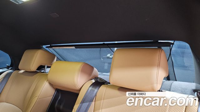 Lexus ES 2019 — photo 23