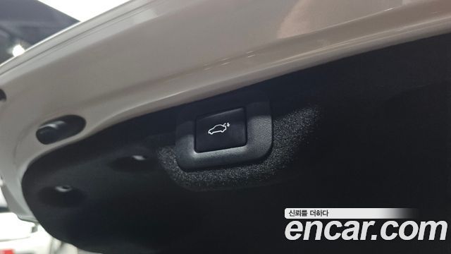 Lexus ES 2019 — photo 24