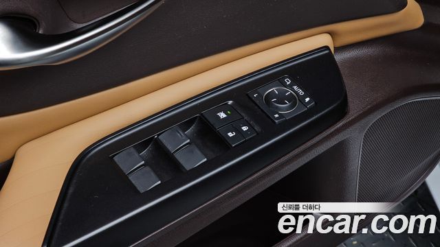 Lexus ES 2019 — photo 28
