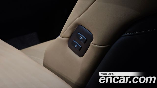 Lexus ES 2019 — photo 29