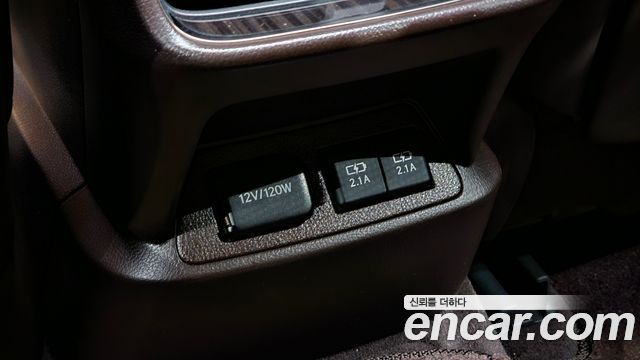 Lexus ES 2019 — photo 31