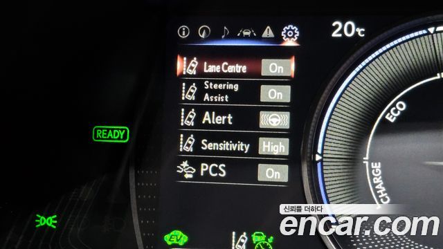 Lexus ES 2019 — photo 32