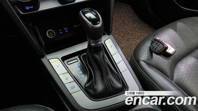 Hyundai AVANTE 2020 — photo 12