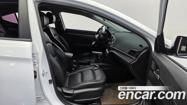 Hyundai AVANTE 2020 — photo 17