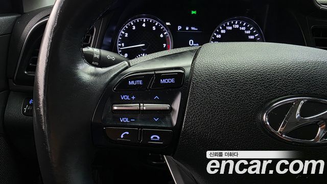 Hyundai AVANTE 2020 — photo 28