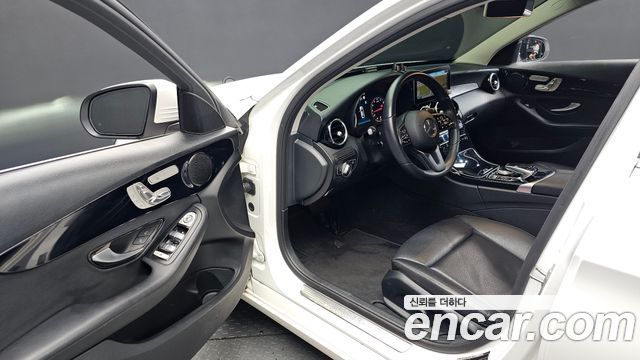 Mercedes-Benz C-Class 2019 — photo 10