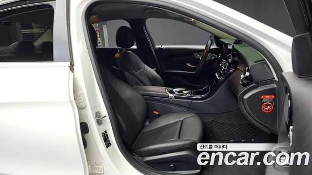 Mercedes-Benz C-Class 2019 — photo 11