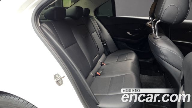 Mercedes-Benz C-Class 2019 — photo 12