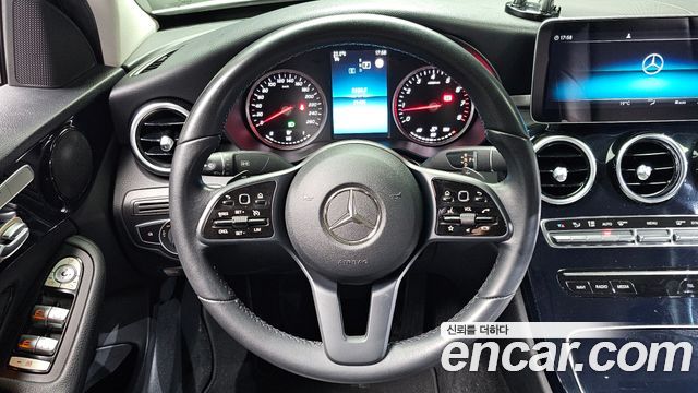 Mercedes-Benz C-Class 2019 — photo 13