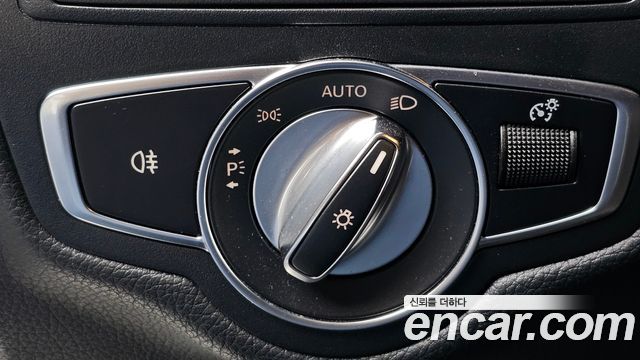 Mercedes-Benz C-Class 2019 — photo 17