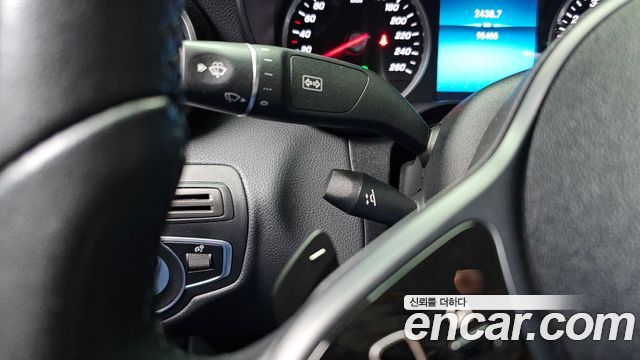 Mercedes-Benz C-Class 2019 — photo 18