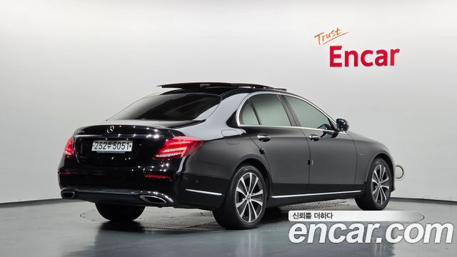 Mercedes-Benz E-Class 2019 — photo 2