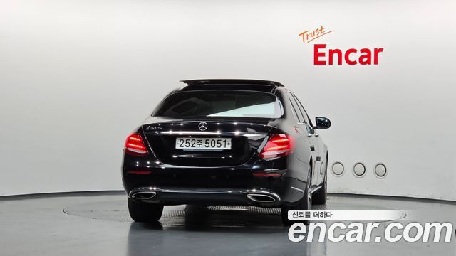 Mercedes-Benz E-Class 2019 — photo 4