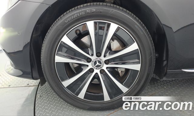 Mercedes-Benz E-Class 2019 — photo 5
