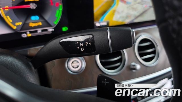 Mercedes-Benz E-Class 2019 — photo 12