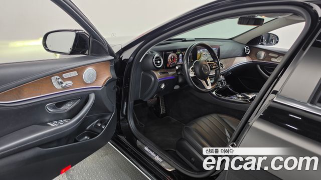 Mercedes-Benz E-Class 2019 — photo 13