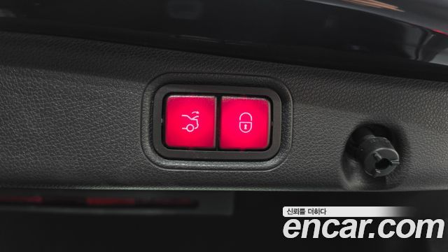 Mercedes-Benz E-Class 2019 — photo 24