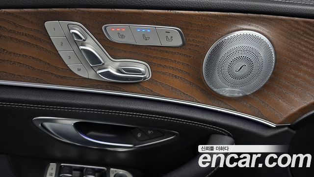 Mercedes-Benz E-Class 2019 — photo 26