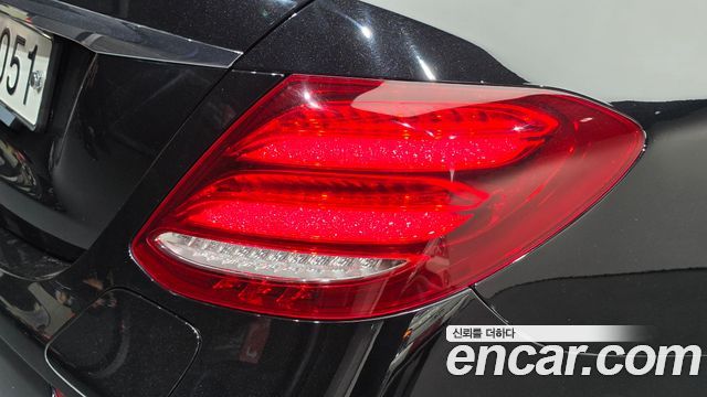 Mercedes-Benz E-Class 2019 — photo 9