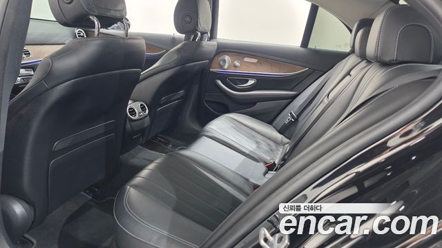 Mercedes-Benz E-Class 2019 — photo 27