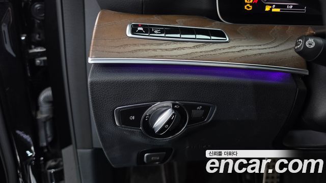 Mercedes-Benz E-Class 2019 — photo 29