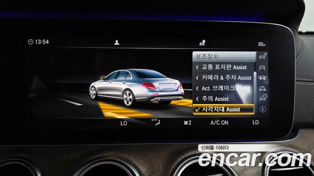Mercedes-Benz E-Class 2019 — photo 32