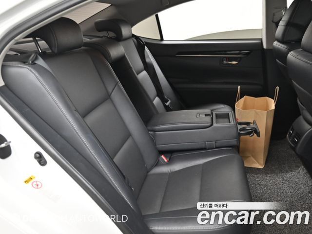 Lexus ES 2014 — photo 12