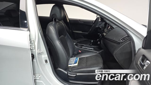 Kia K7 2011 — photo 18