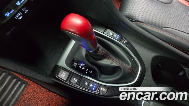 Hyundai Veloster 2019 — photo 12
