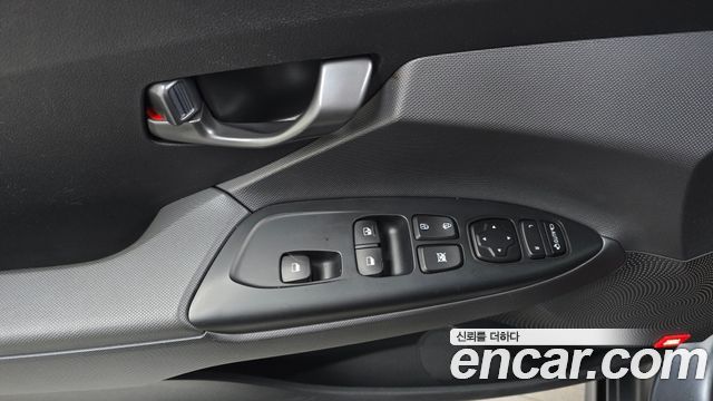 Hyundai Veloster 2019 — photo 23