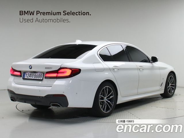 BMW 5-Series 2023 — photo 2