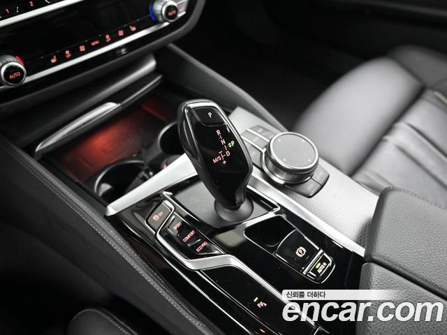 BMW 5-Series 2023 — photo 9