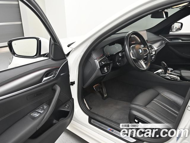 BMW 5-Series 2023 — photo 10