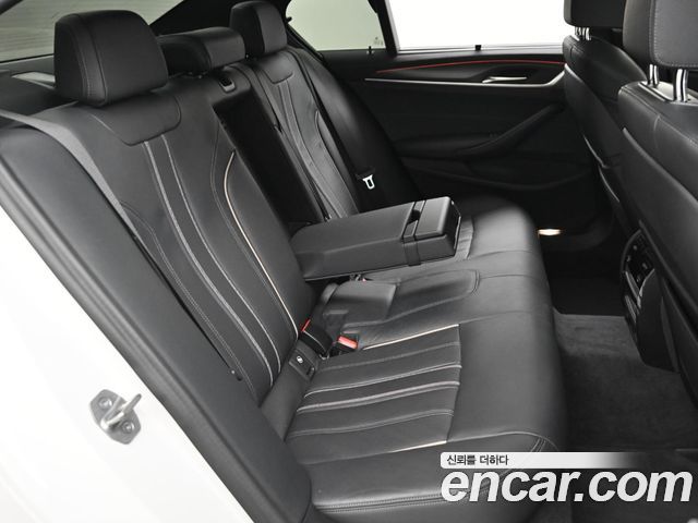 BMW 5-Series 2023 — photo 11