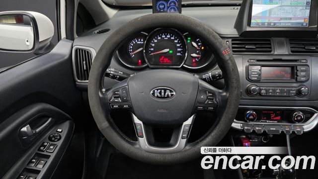 Kia pride 2014 — photo 13