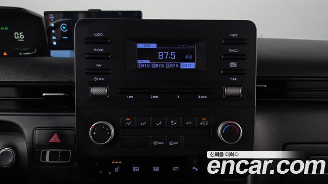 Hyundai Staria 2022 — photo 23