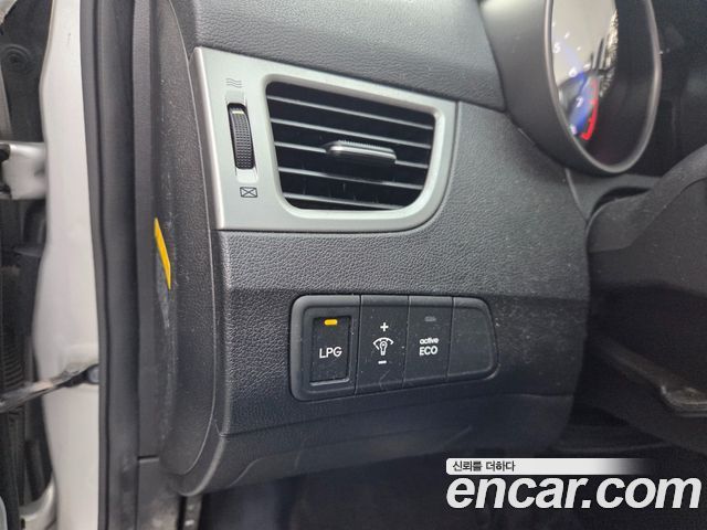 Hyundai AVANTE 2014 — photo 10