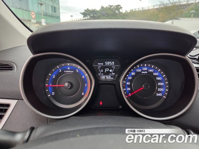 Hyundai AVANTE 2014 — photo 13