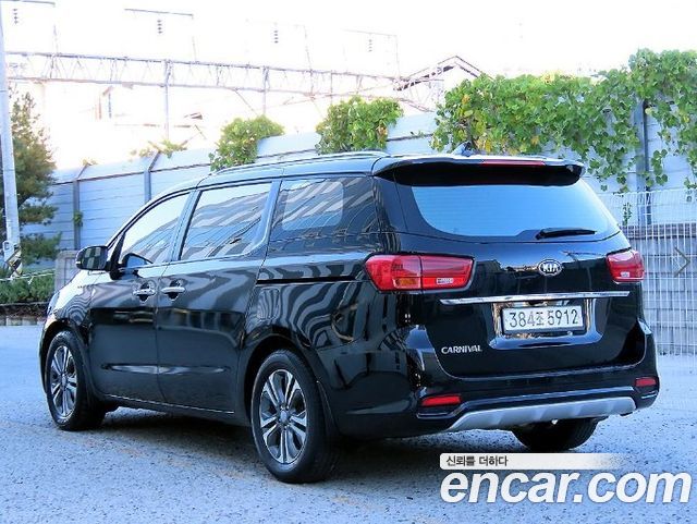 Kia Canival 2019 — photo 2