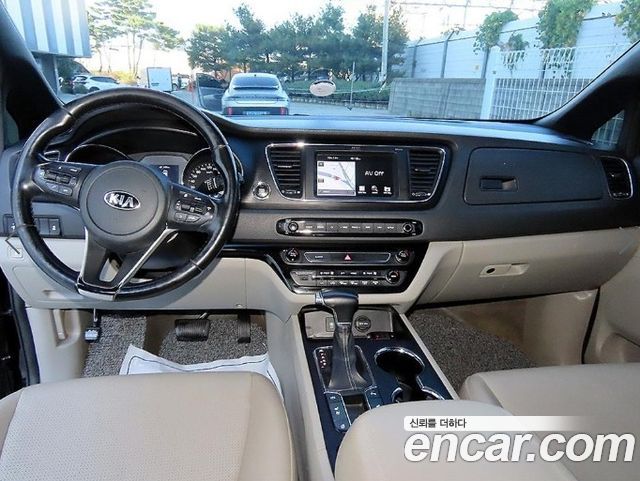 Kia Canival 2019 — photo 8