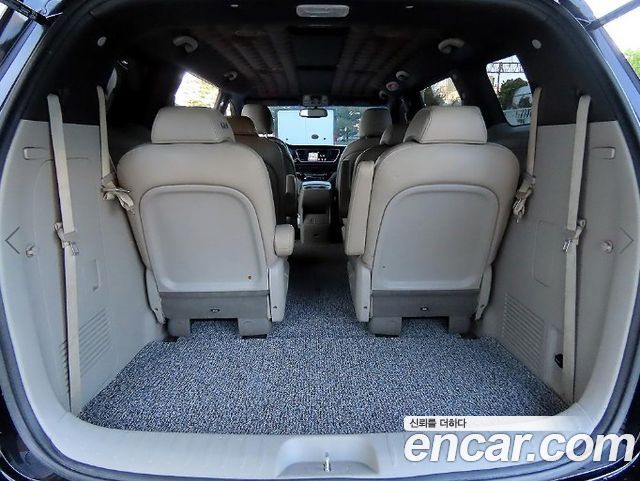 Kia Canival 2019 — photo 17