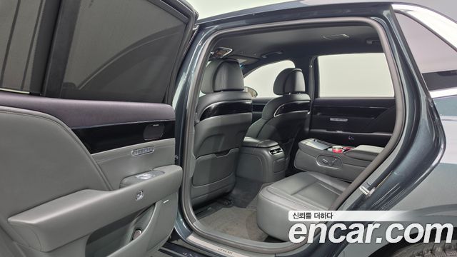 Genesis G90 2022 — photo 30