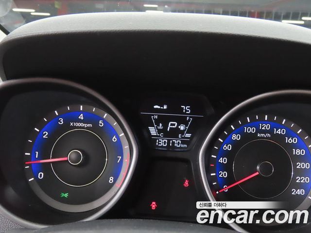 Hyundai AVANTE 2015 — photo 9