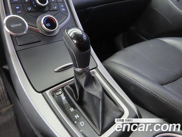 Hyundai AVANTE 2015 — photo 11