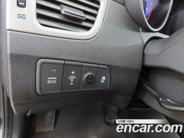 Hyundai AVANTE 2015 — photo 16