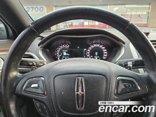 Lincoln MKZ 2017 — photo 8