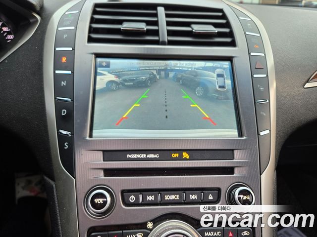 Lincoln MKZ 2017 — photo 12